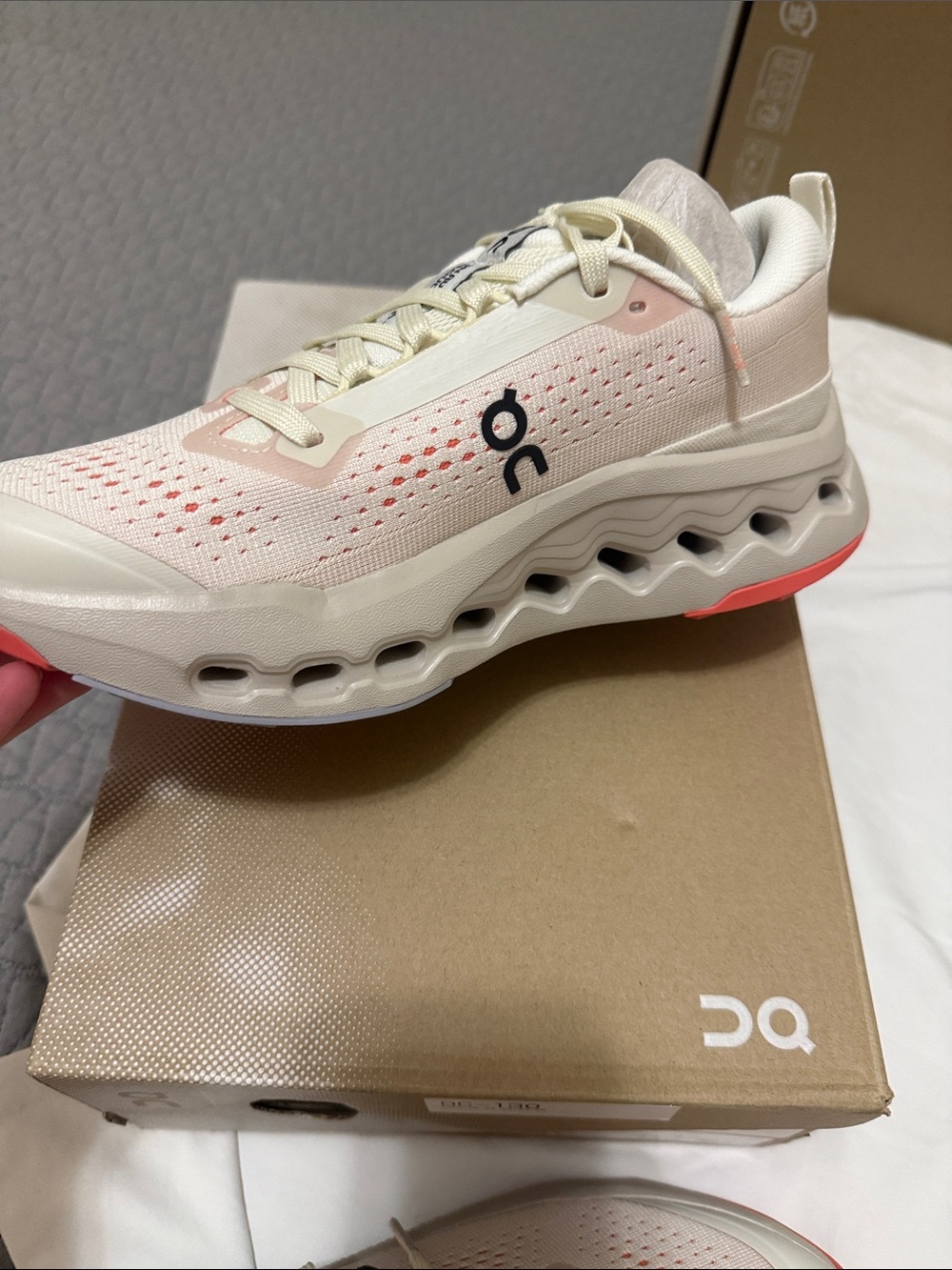 On cloud cloudsurfer trail 2 in ivory and salmon new with box multiple sizes